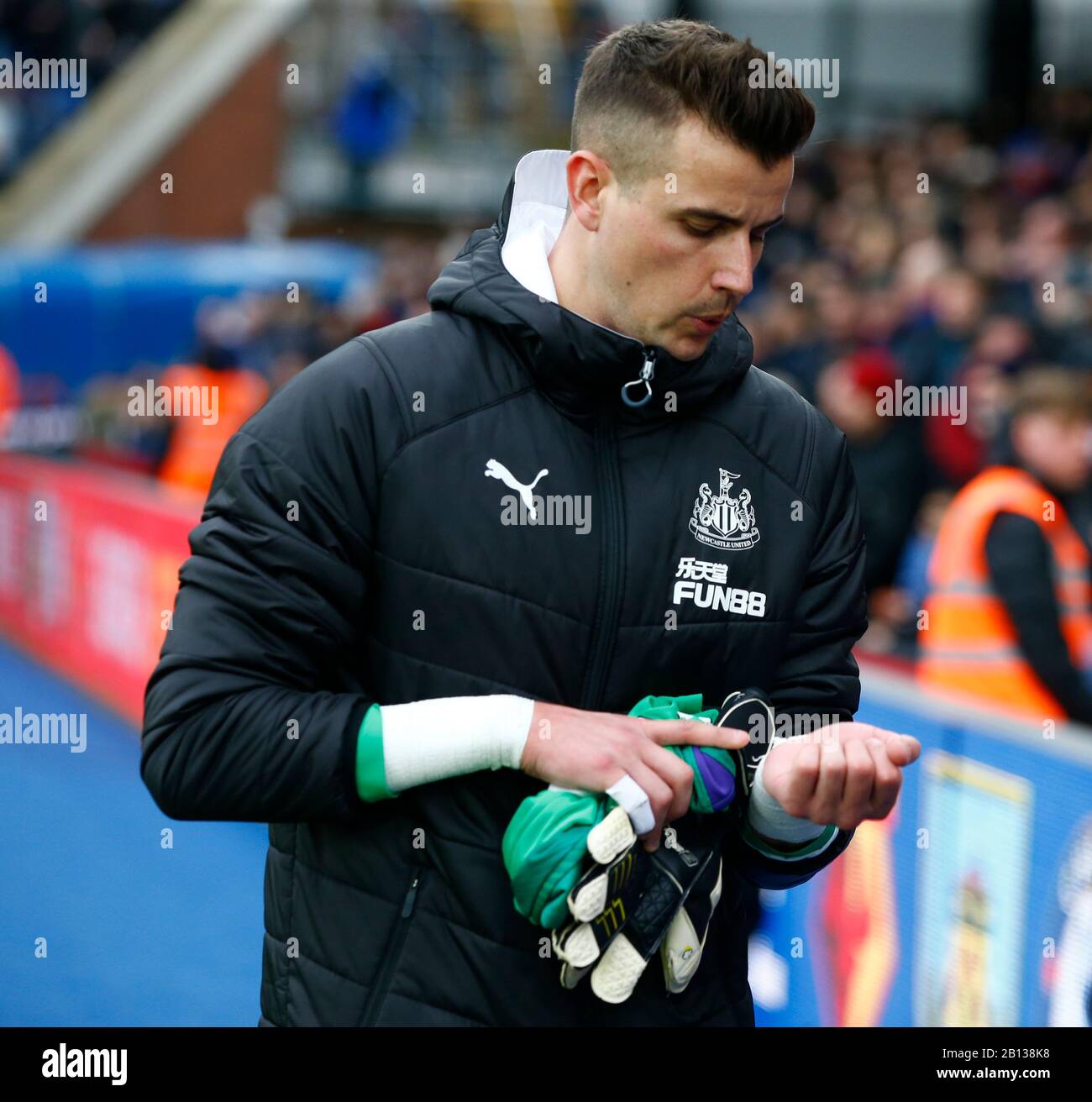 LONDON, UNITED KINGDOM. FEBRUARY 22 Newcastle United's Karl Darlow during English Premier League between Crystal Palace and Newcastle United at Selhurst Park Stadium, London, England on 22 February 2020 Credit: Action Foto Sport/Alamy Live News Stock Photo