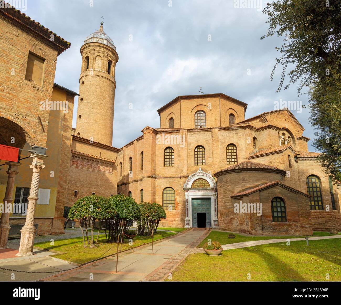 San vitale ravenna exterior hi-res stock photography and images - Alamy San vitale ravenna exterior hi-res stock photography and images - Alamy
