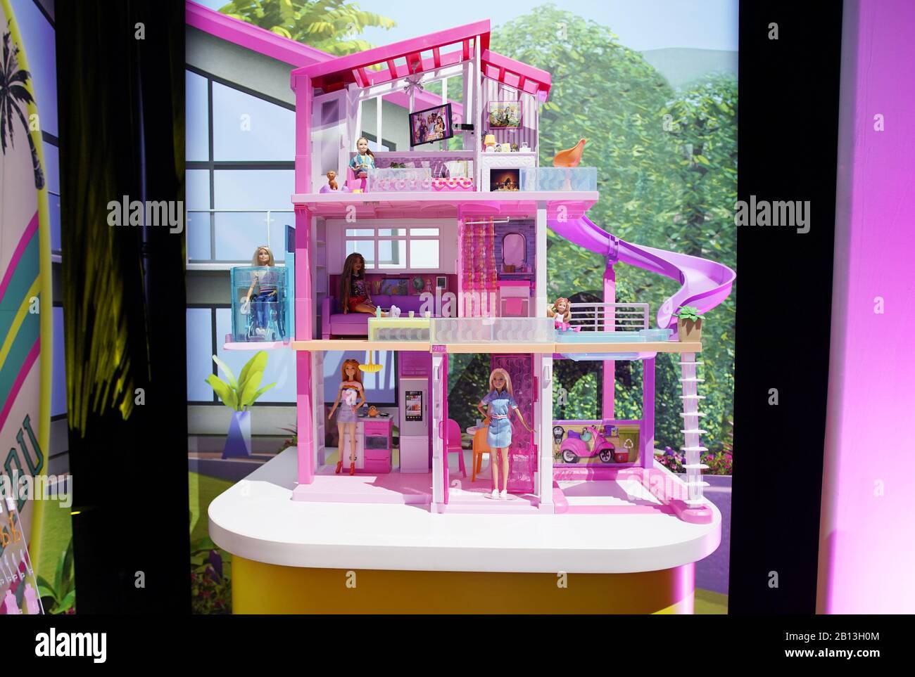 Barbie house hi-res stock photography and images - Alamy