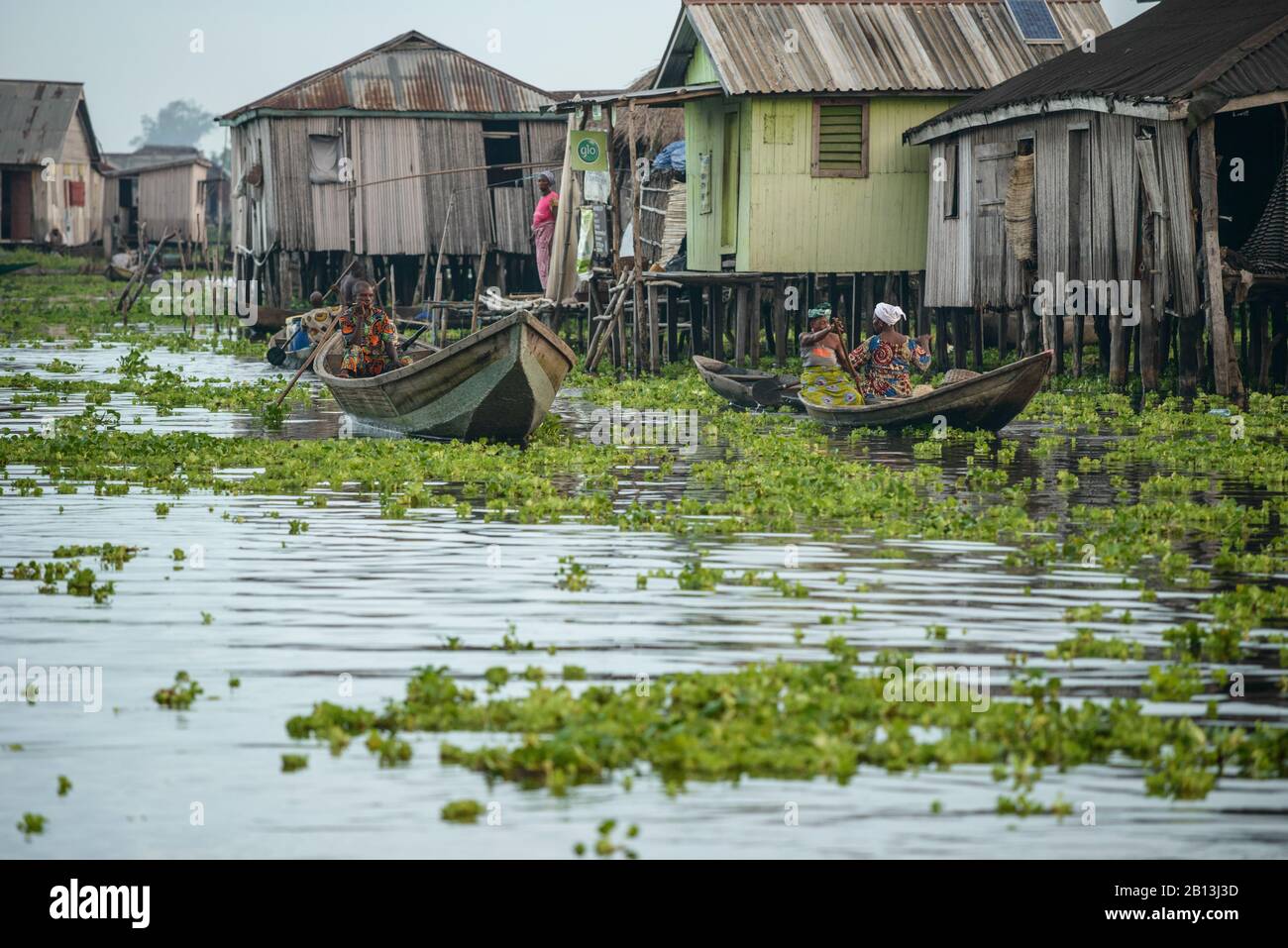 people-of-the-floating-village-of-ganvi-beninafrica-2B13J3D.jpg