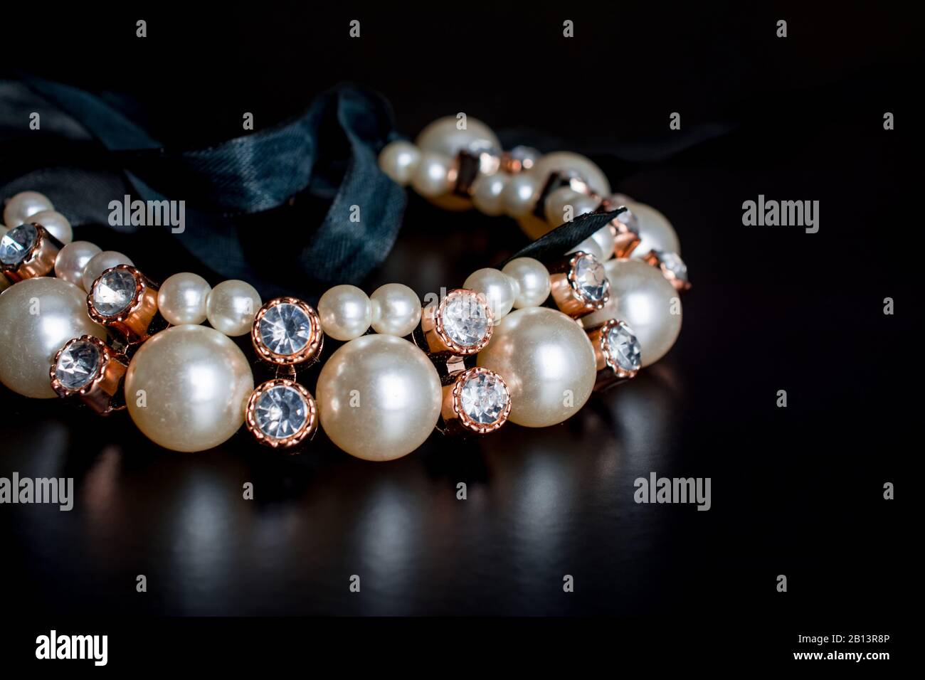 pile of gold Stock Photo - Alamy
