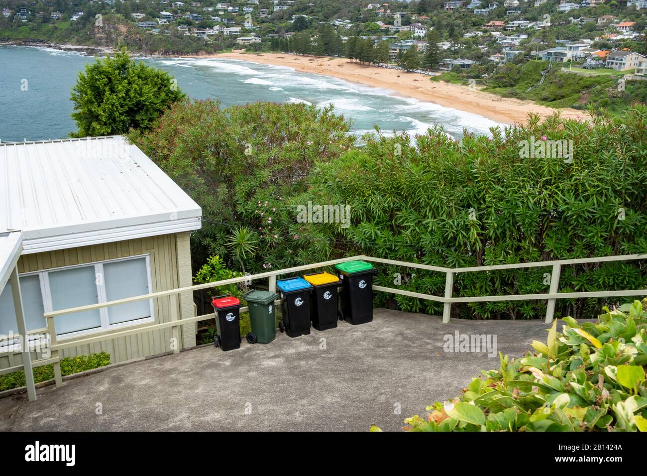 Yellow recycling bin australia hi-res stock photography and images - Alamy