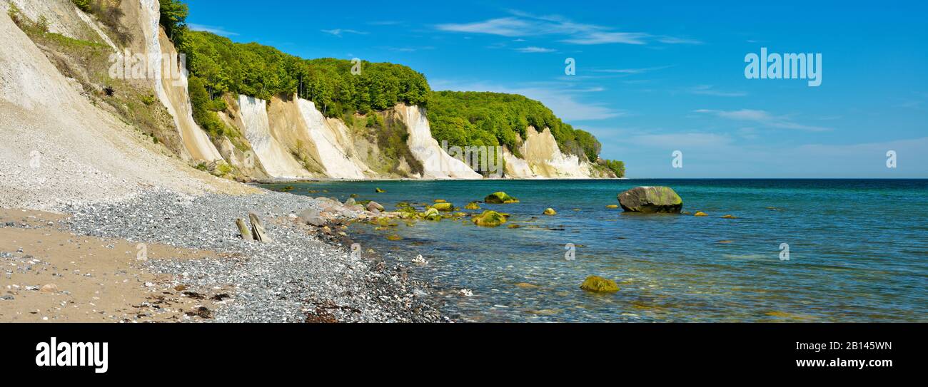 Pebble beach with chalk cliffs on the Baltic Sea, Jasmund National Park, Island of Rügen, Mecklenburg-Western Pomerania, Germany Stock Photo