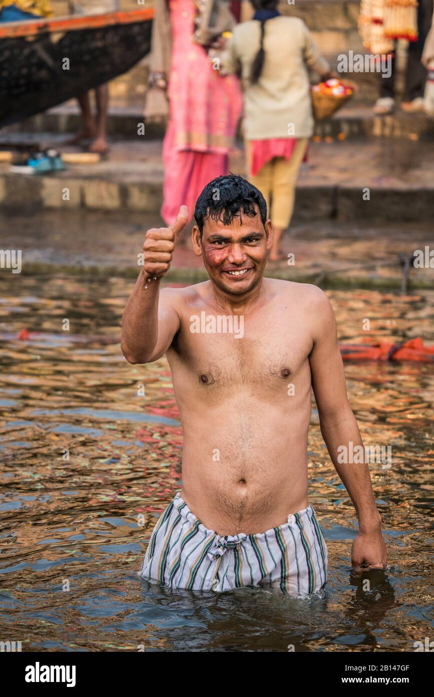 Indian woman bathing in river hi-res stock photography and images - Page 3  - Alamy