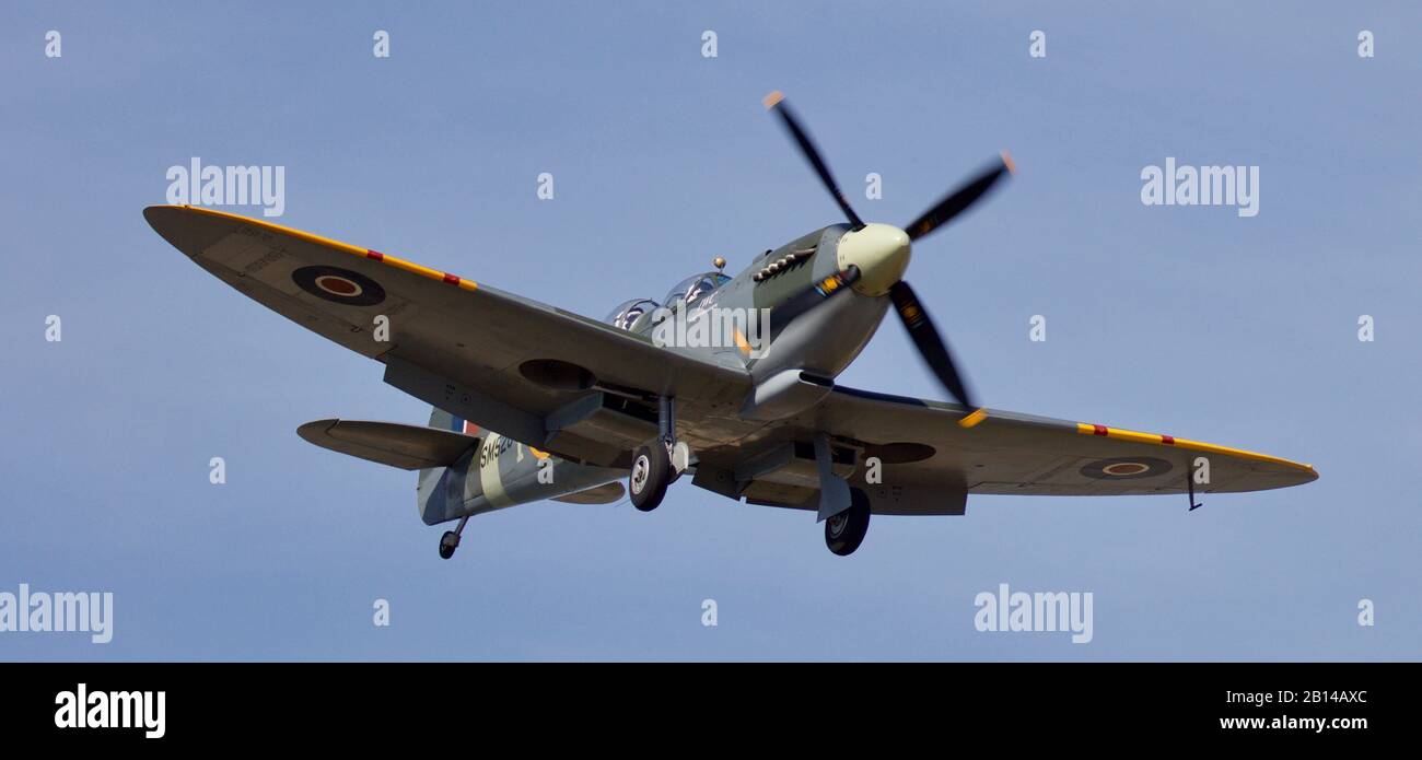 Spitfire dual seat hi-res stock photography and images - Alamy