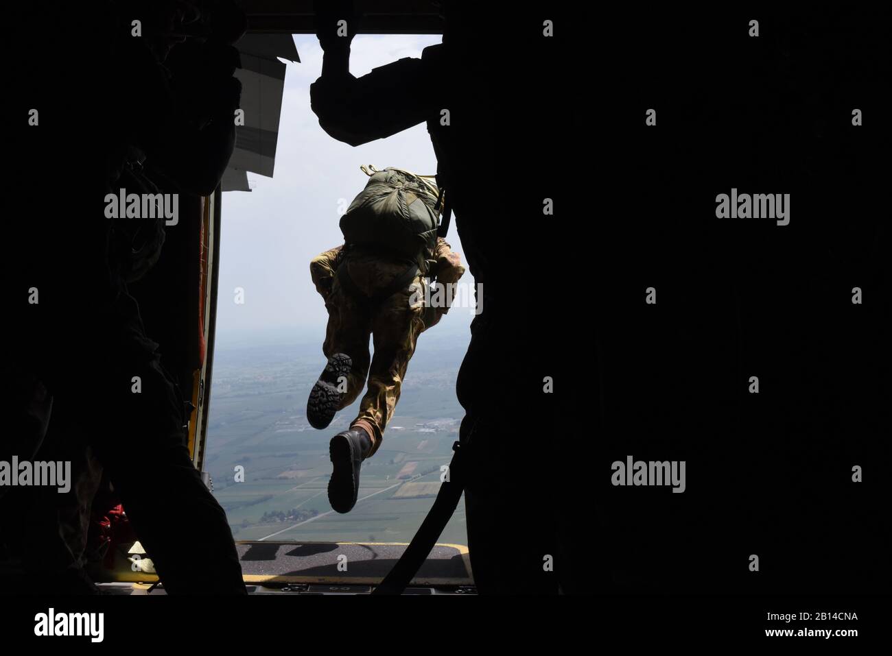 A member of the Italian armed forces performs a static line jump from a 37th Airlift Squadron C-130J Super Hercules during exercise Ares Shadow, Aug. 10. This exercise marked the first time the 57th Rescue Squadron jumped with the Italian armed forces. (U.S. Air Force photo/Airman 1st Class Eli Chevalier) Stock Photo