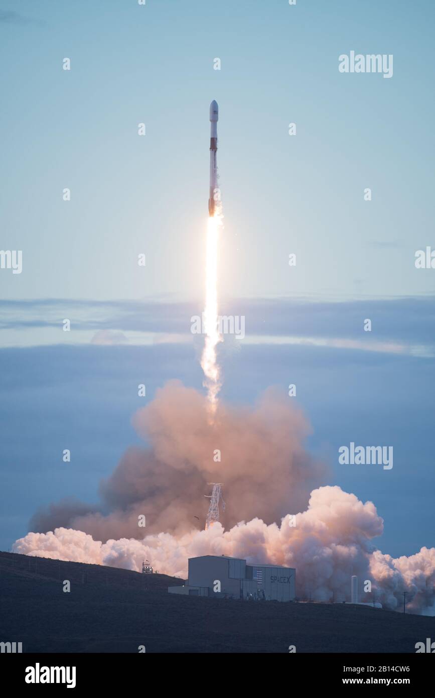 A SpaceX Falcon 9 rocket, carrying the final Iridium mission, launches from Space Launch Complex-4E at Vandenberg Air Force Base, California, Jan. 11, 2019, at 7:31 a.m. PST. (U.S. Air Force photo by Michael Peterson) Stock Photo