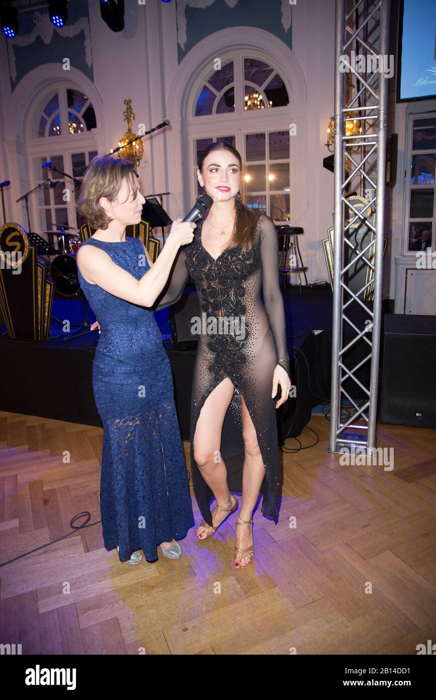 Anna Planken und Ekaterina Leonova beim 23. Blauen Ball 2020 im Hotel Atlantic. Hamburg, 22.02.2020 Stock Photo