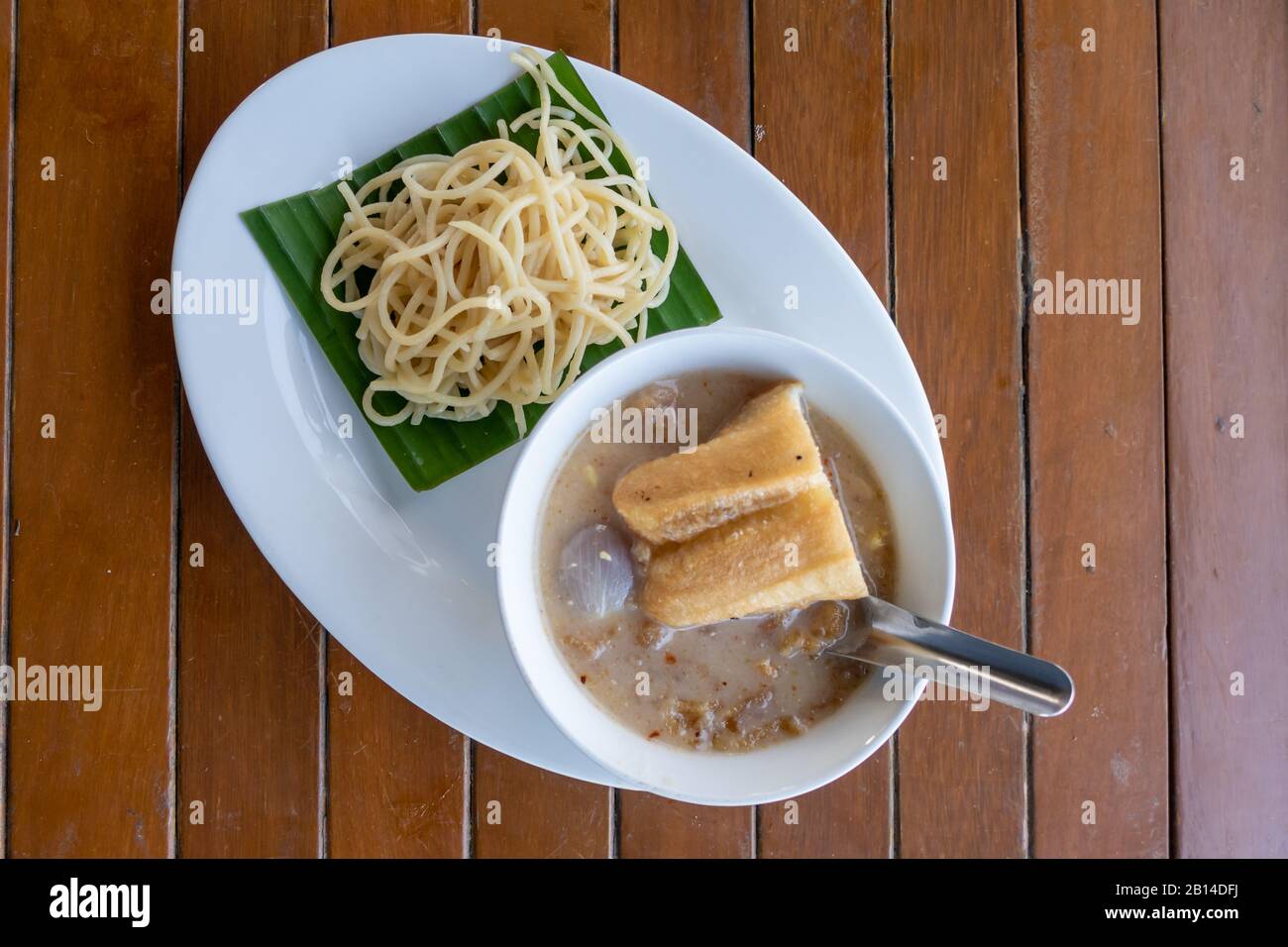 Traditional burmese noodles hi-res stock photography and images - Alamy