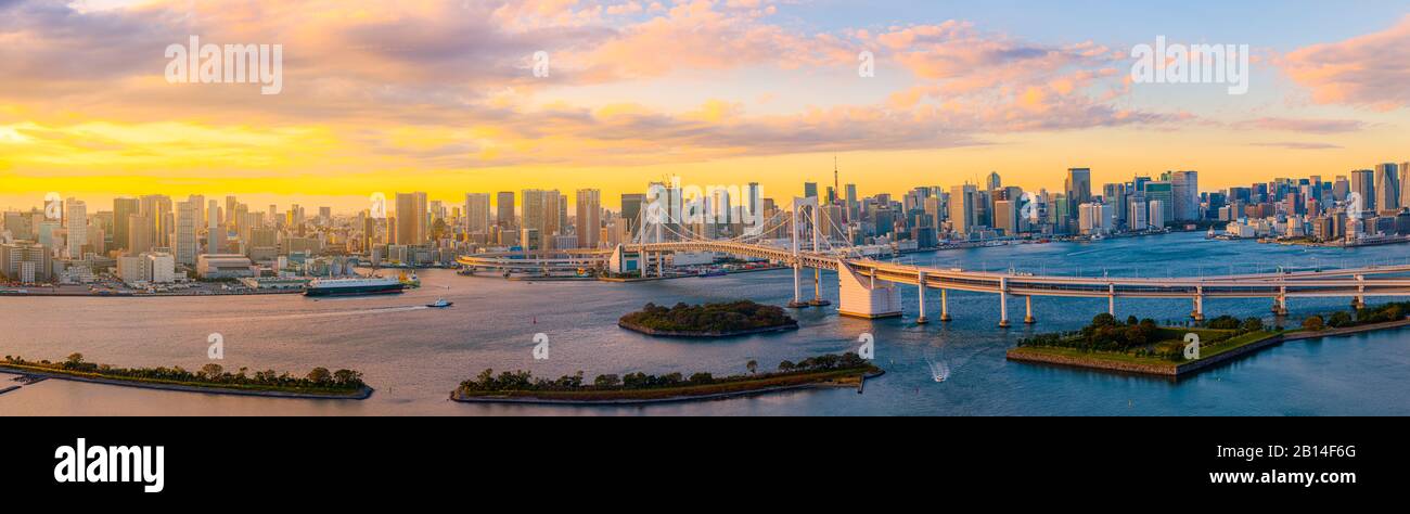 Panoramic Aerial view of Tokyo skylines with Rainbow bridge and tokyo tower over Tokyo bay in daytime from Odaiba in Tokyo city Kanto Japan. panorama Stock Photo