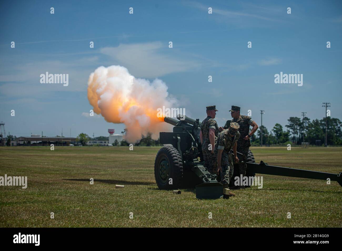 U.S. Marines with Echo Battery, 2nd Battalion, 10th Marine Regiment, 2nd Marine Division, host a 21-Gun Salute on Camp Lejeune, North Carolina, May 27, 2019. The 21-Gun Salute, held in honor of Memorial Day in accordance with Naval Regulations, is a ceremony during which guns are dischared 21 times at one minute intervals. (U.S. Marine Corps photo by Lance Cpl. Nathaniel Q. Hamilton) Stock Photo