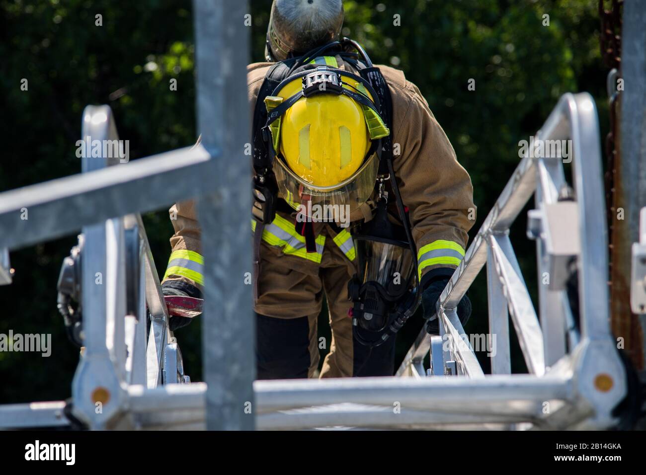 Airman 1st Class Isaiah Lindsay, 2nd Civil Engineer Squadron firefighter, climbs down a ladder during a vertical ventilation training session at Barksdale Air Force Base, La., June 3, 2019. Training with Personal Protective Equipment allows Airmen to be familiar with their gear before ever having to use it in a real world scenario. (U.S. Air Force photo by Senior Airman Tessa B. Corrick) Stock Photo