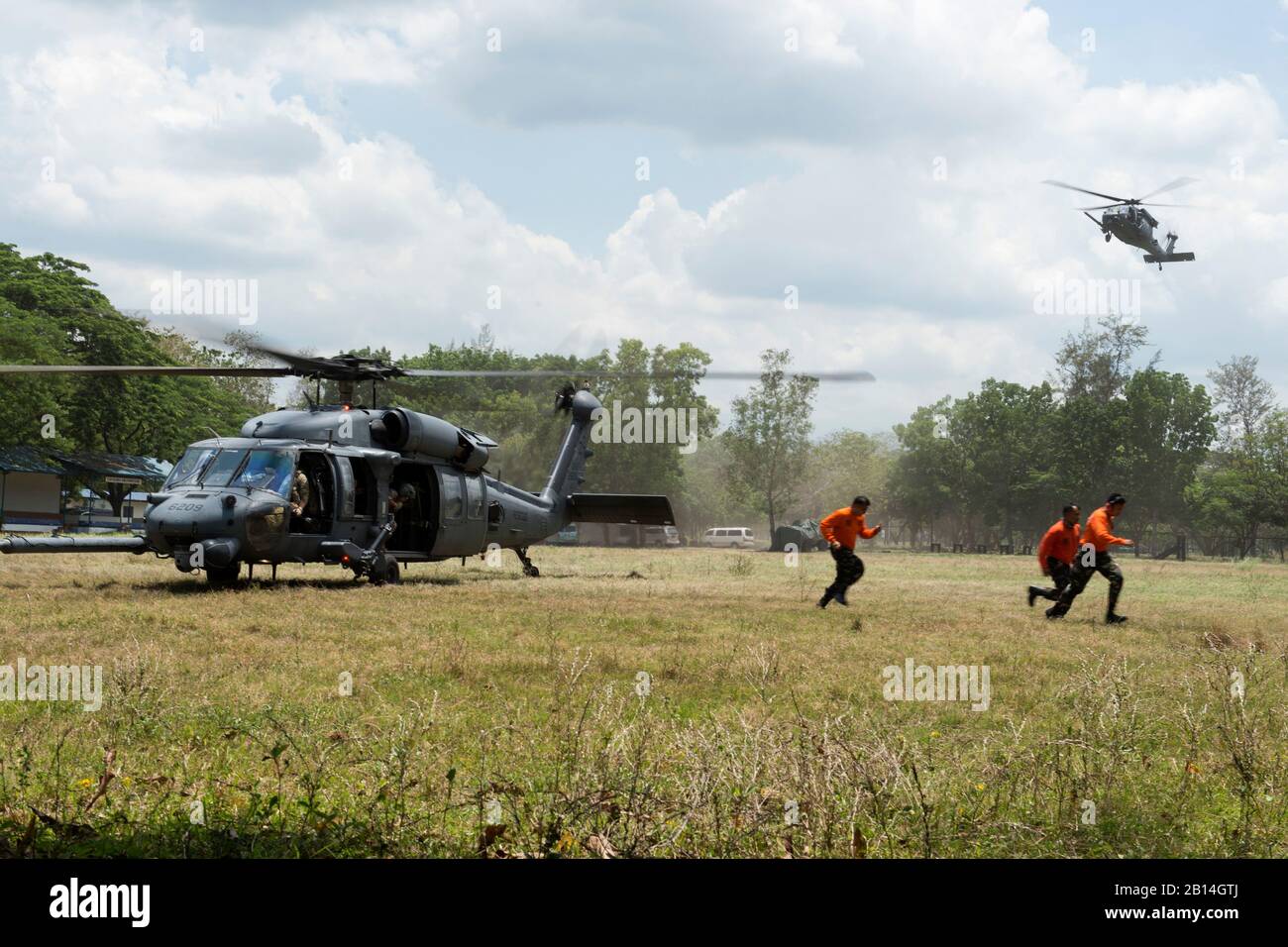 Philippine Air Force pararescuemen assigned to the 505th Search and Rescue Group exit a U.S. Air Force HH-60 Pave Hawk with the 33rd Rescue Squadron, Kadena Air Base, Japan, during a mass casualty training exercise as part of Exercise Balikatan at Clark Air Base, Pampanga, Philippines, May 11, 2018. Evaluators assessed Philippine and U.S. service members' performance as they cared for and transported casualties in a remote location. Exercise Balikatan, in its 34th iteration, is an annual U.S.-Philippine military training exercise focused on a variety of missions, including humanitarian assista Stock Photo