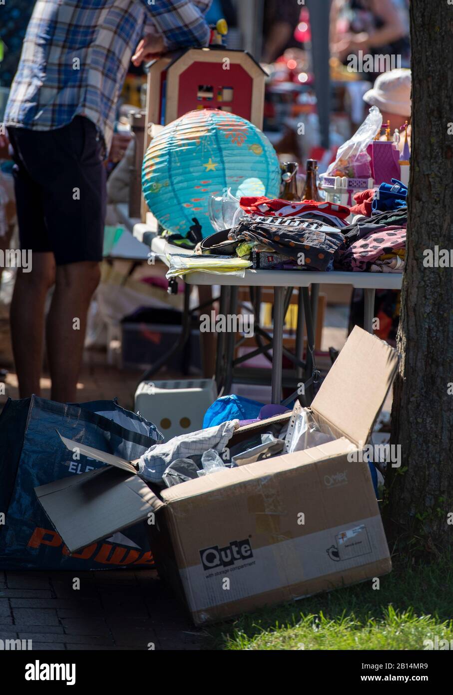 Selling Things On The Street Stock Photos & Selling Things On The