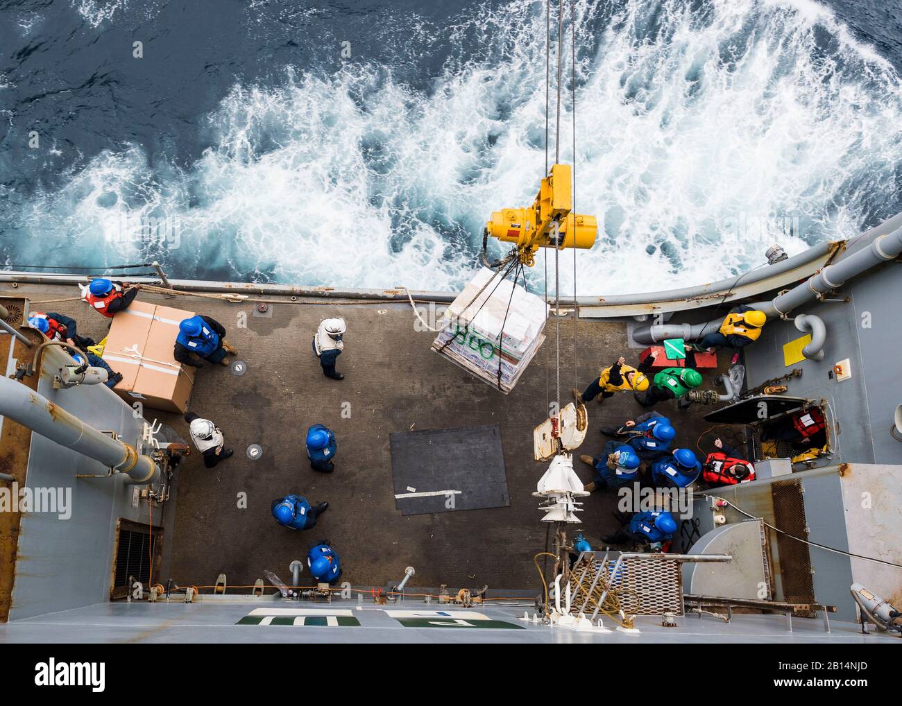 U.S. Sailors aboard the amphibious dock landing ship USS Ashland (LSD 48) receive supplies during a replenishment-at-sea (RAS) with the fleet replenishment oiler USNS Walter S. Diehl (T-AO 193) in the East China Sea, Feb. 15, 2019. The Ashland, part of the Wasp Amphibious Ready Group, with embarked 31st Marine Expeditionary Unit, operated in the Indo-Pacific region to enhance interoperability with partners and serve as a ready-response force for any type of contingency. (U.S. Navy photo by Mass Communication Specialist 2nd Class Markus Castaneda) Stock Photo