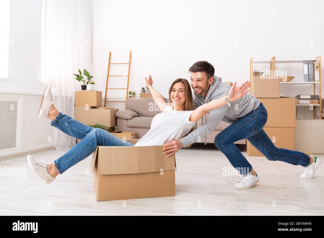 Funny empty boxes hi-res stock photography and images - Alamy