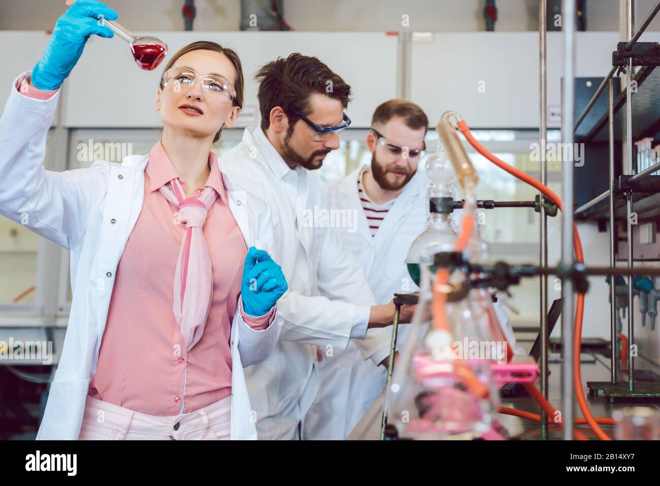 Analytical lab hires stock photography and images Alamy
