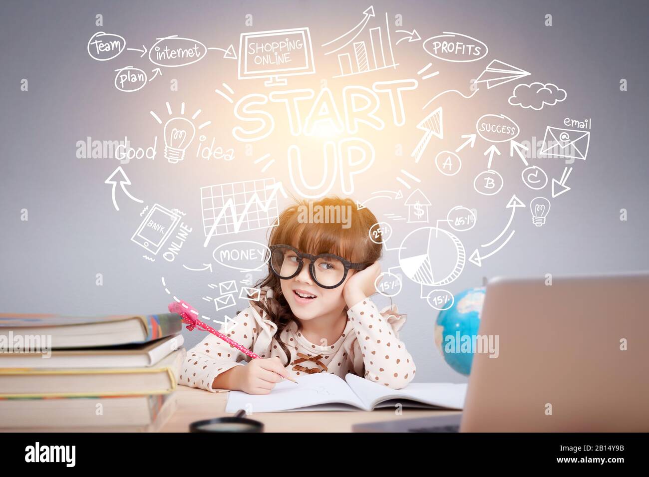 Easy start up business planner management concept : Portrait of a cute girl sitting on office desk with smiley face thinking with a business idea Stock Photo