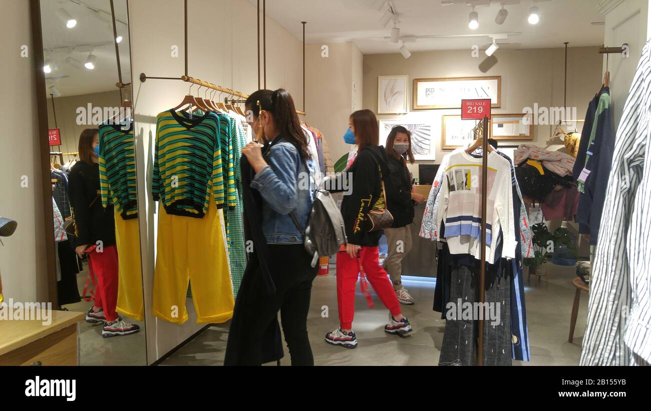 Shenzhen, China: women buy clothes Stock Photo