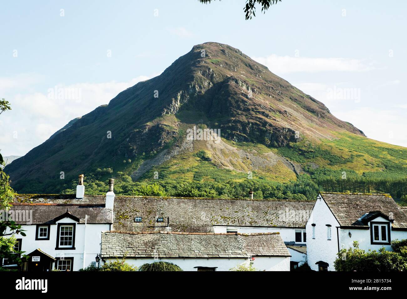 Mellbreak towers over the Kirkstile Inn at Loweswater in the Lake District National Park, Cumbria, England Stock Photo
