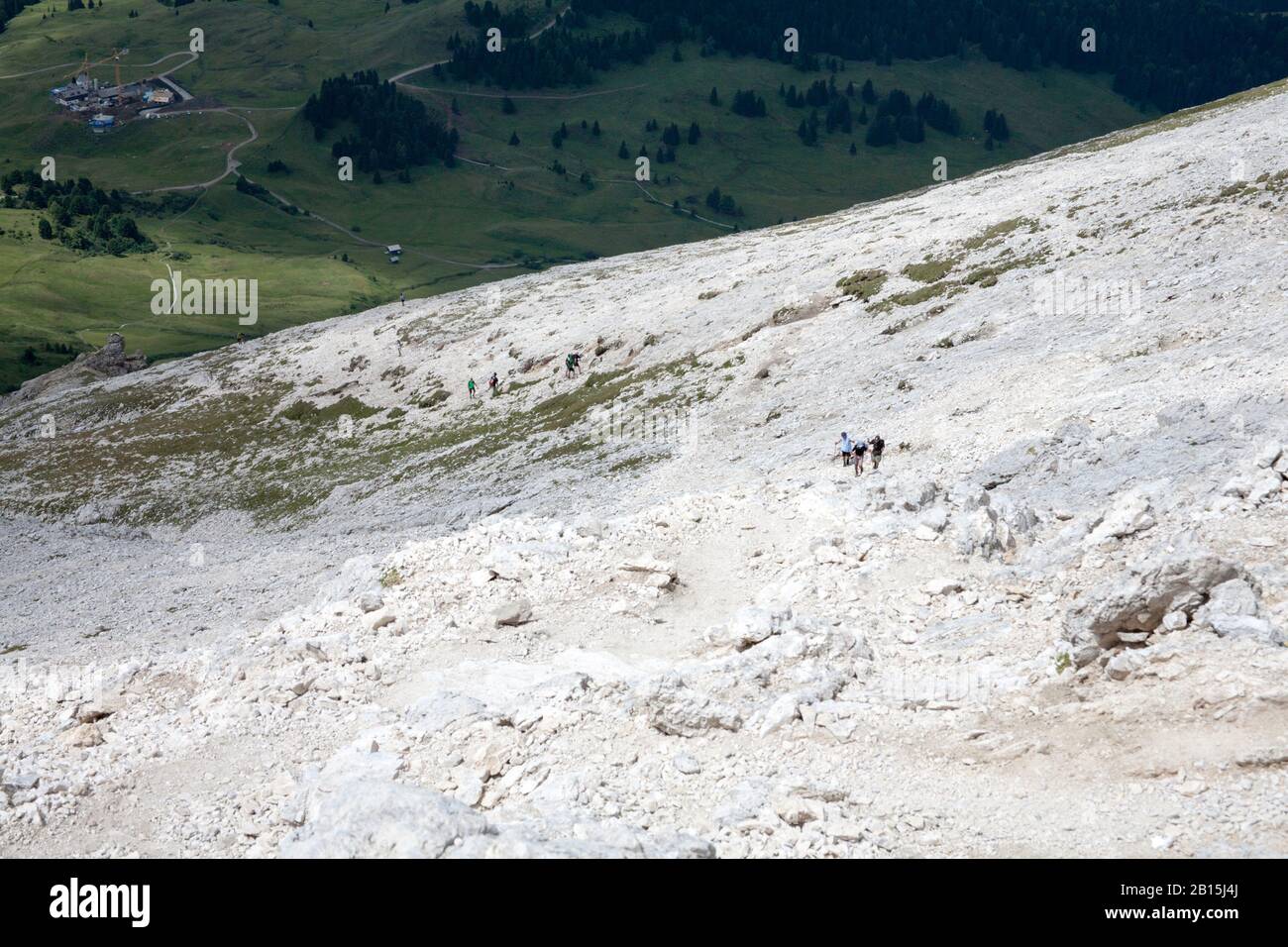 The path ascending the rocky western face of the Plattkofel rising above the Friedrich August Weg the Val Gardena Dolomites South Tyrol Italy Stock Photo