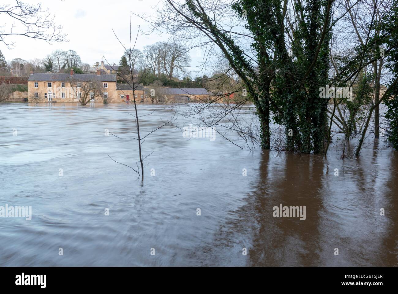 Floods on the River Wharfe at Thorp Arch reach the doors of a riverside farmhouse Stock Photo