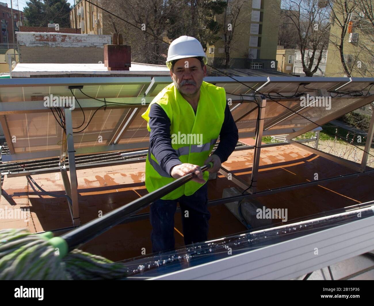 Dusty solar panels hi-res stock photography and images - Alamy
