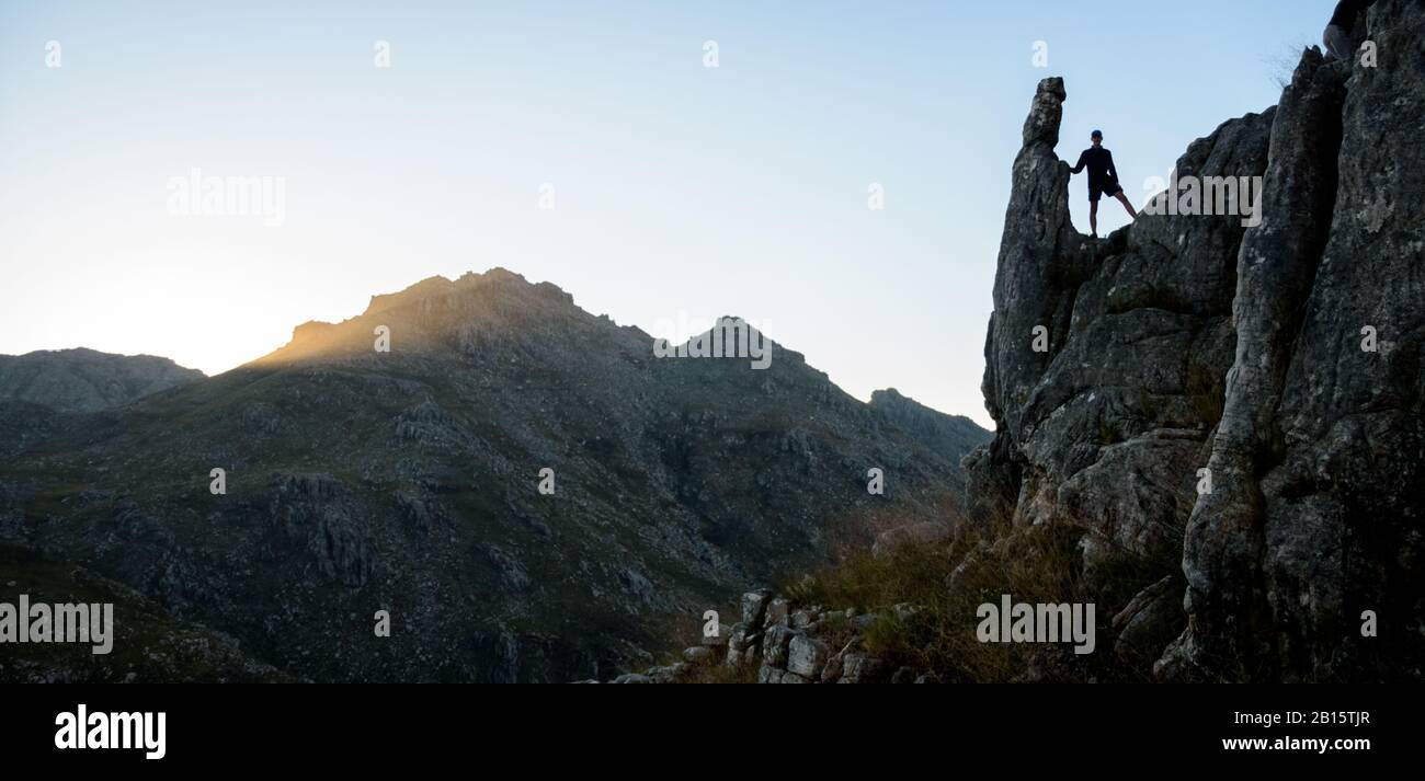 Hiker silhouette silhouetted hi-res stock photography and images - Alamy