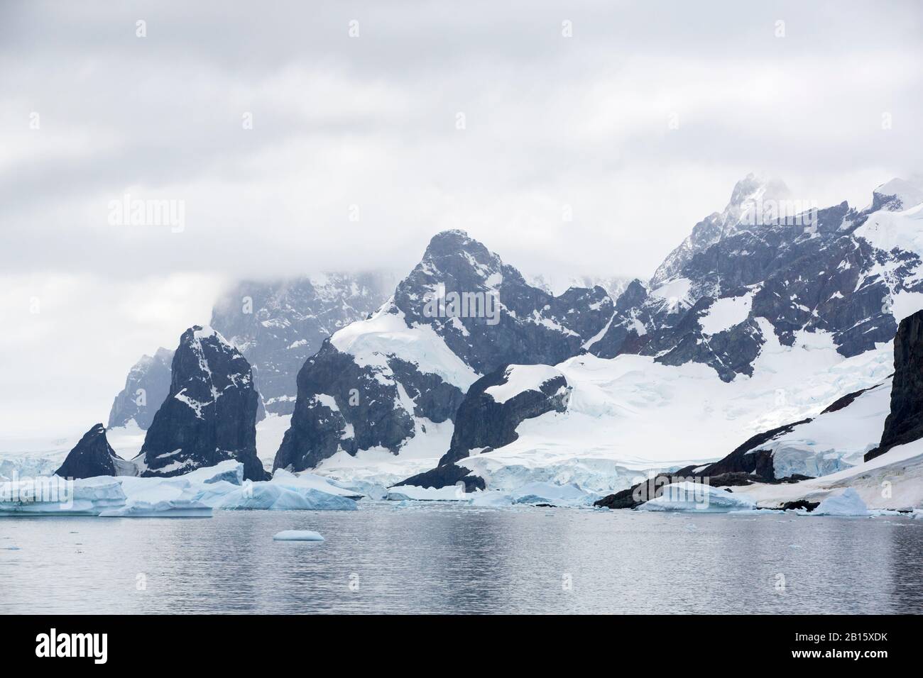 Icebergs and dramatic mountain scenery from Detaille Island, Graham ...