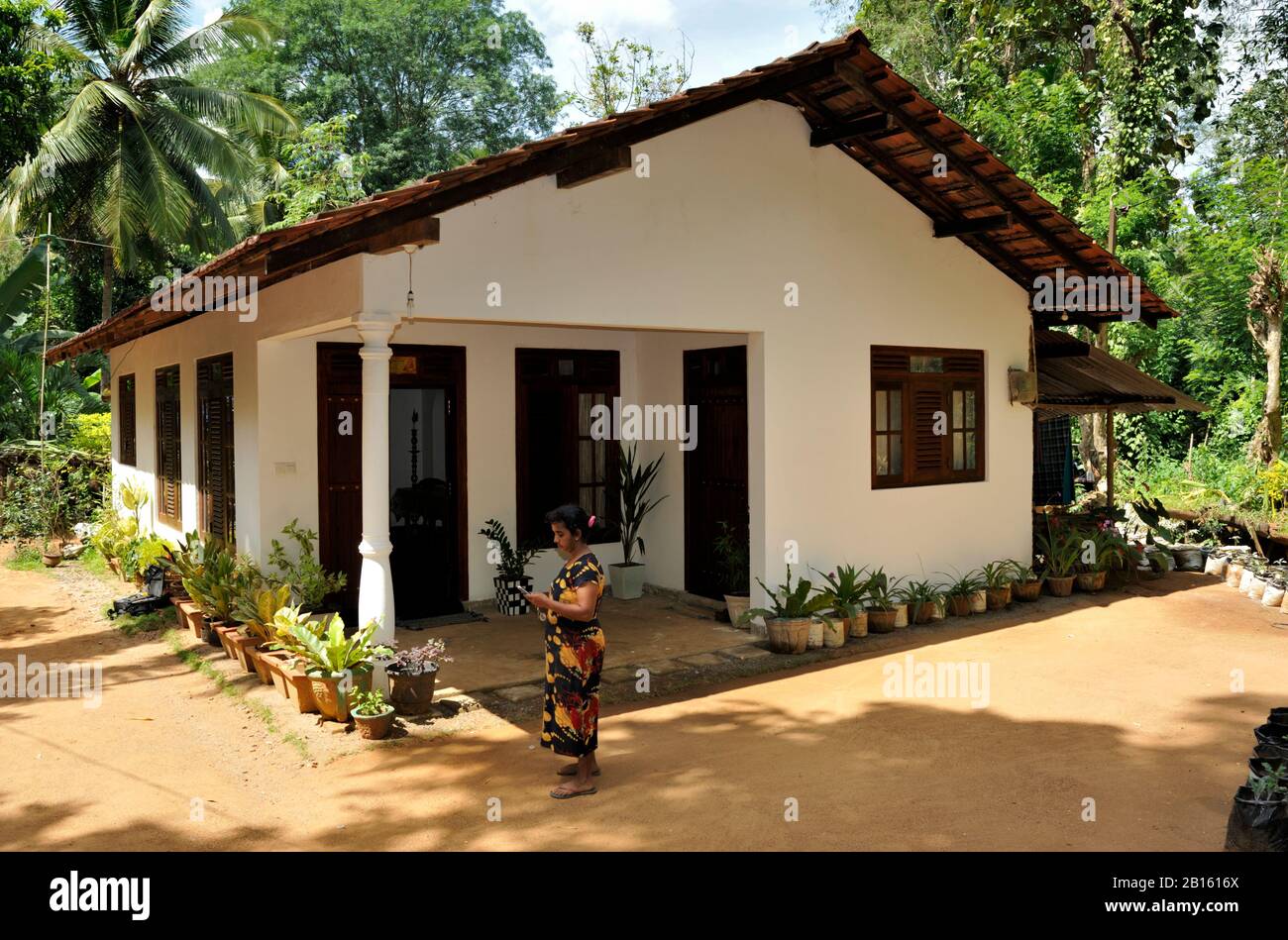 Sri Lanka, Uva province, Badalkumbura district, rural house and farmer Stock Photo