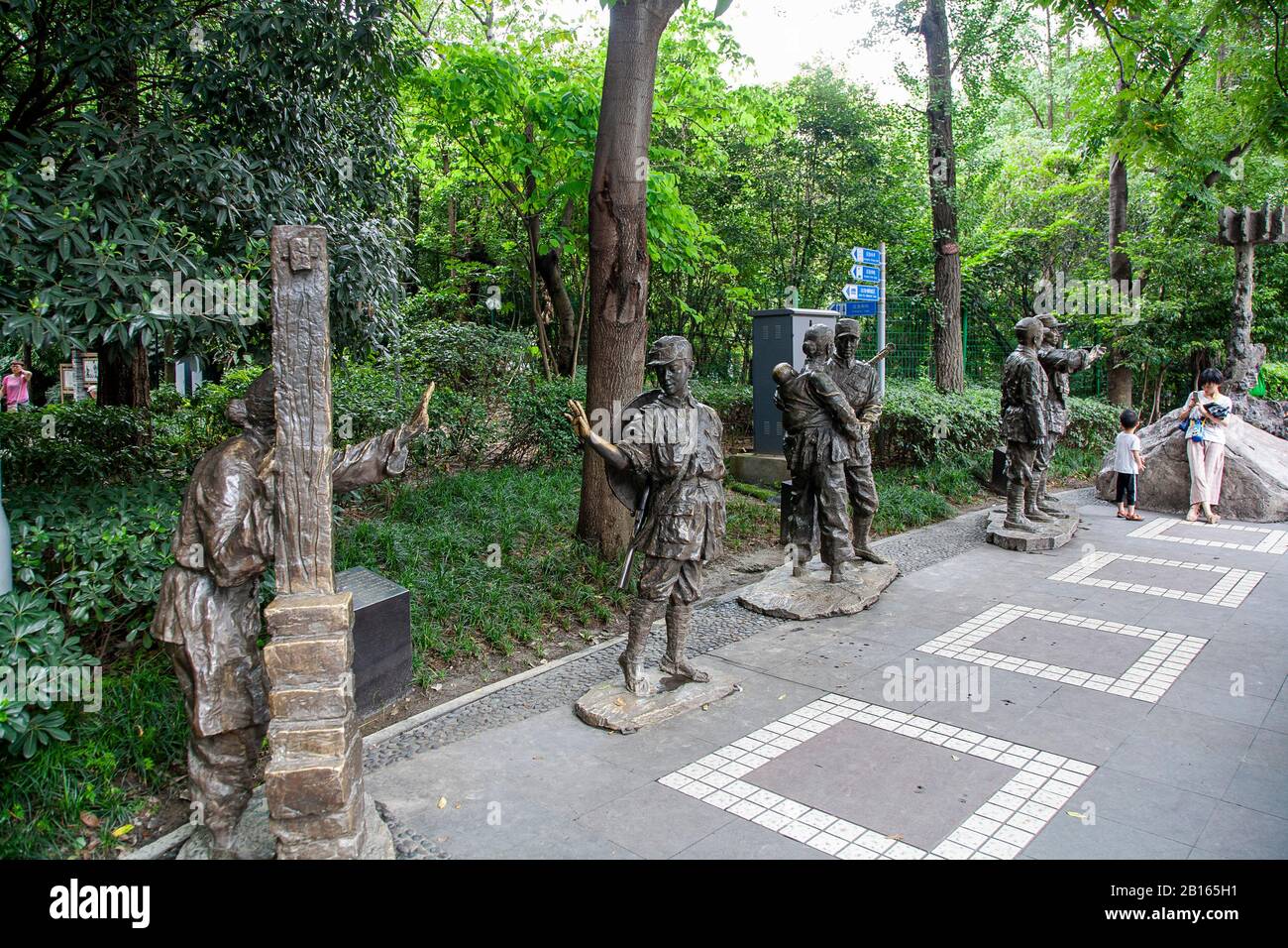 Bronze sculpture showing Chinese Communist soldiers and civilians in Chengdu People's Park China Stock Photo