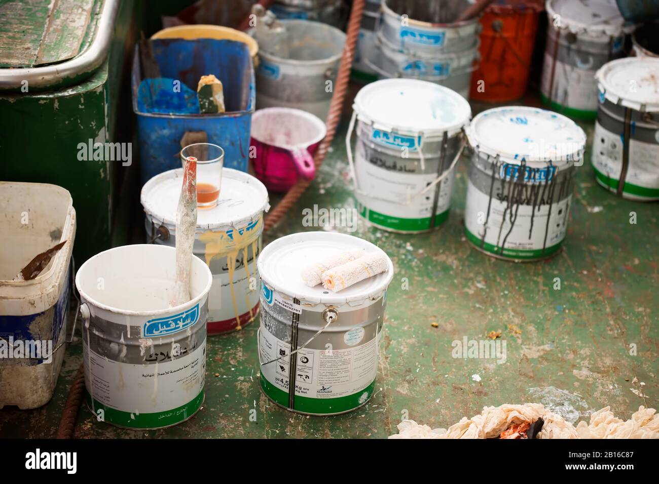 Gallon paint cans hi-res stock photography and images - Alamy