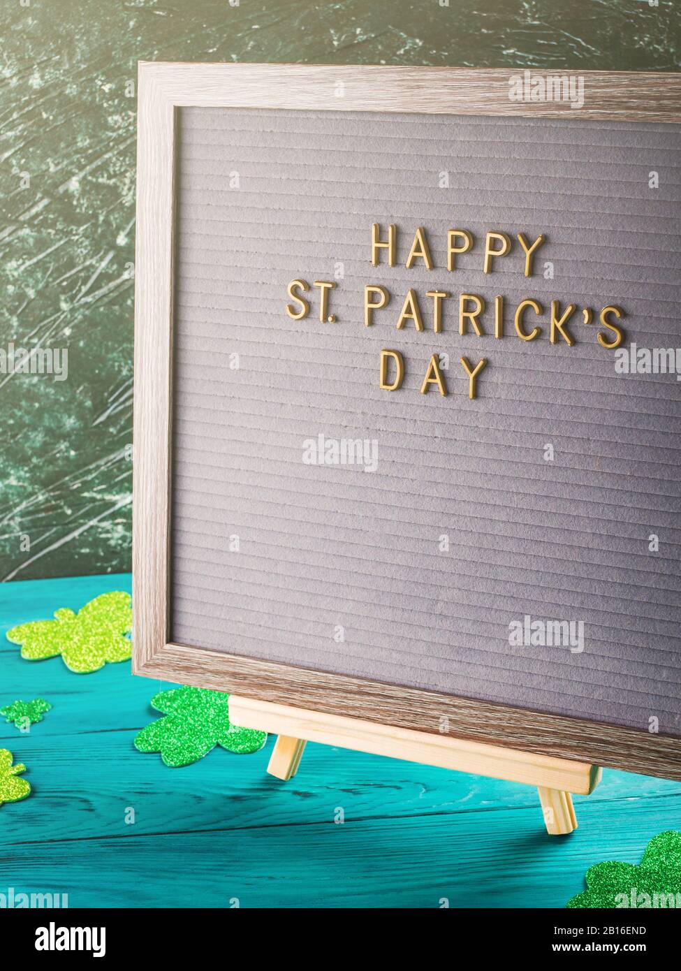 St Patrick S Day Letter Board St Patrick Day Greetings On Letter Board, Shamrock Stock Photo - Alamy