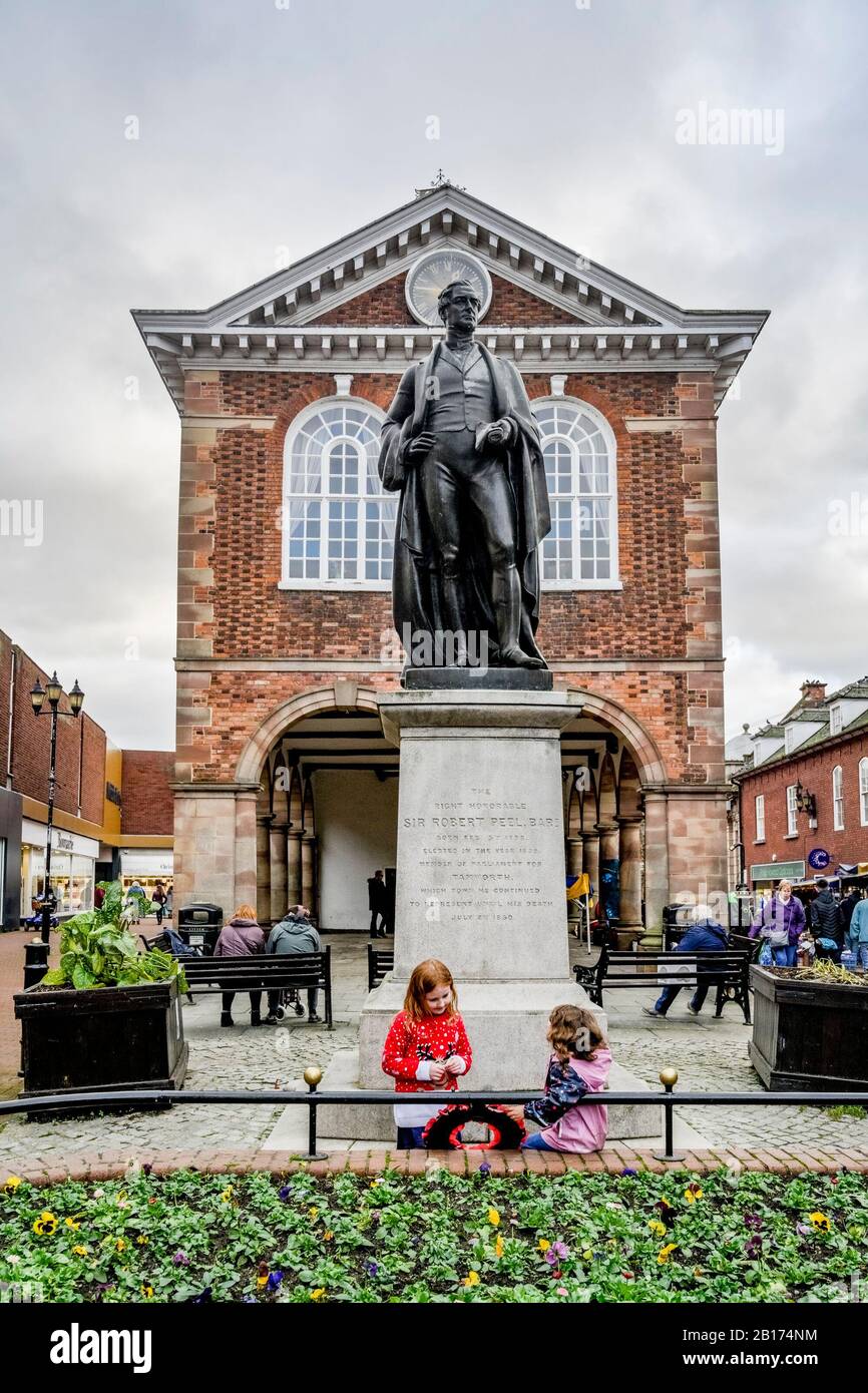Download Robert peel statue tamworth Free HD