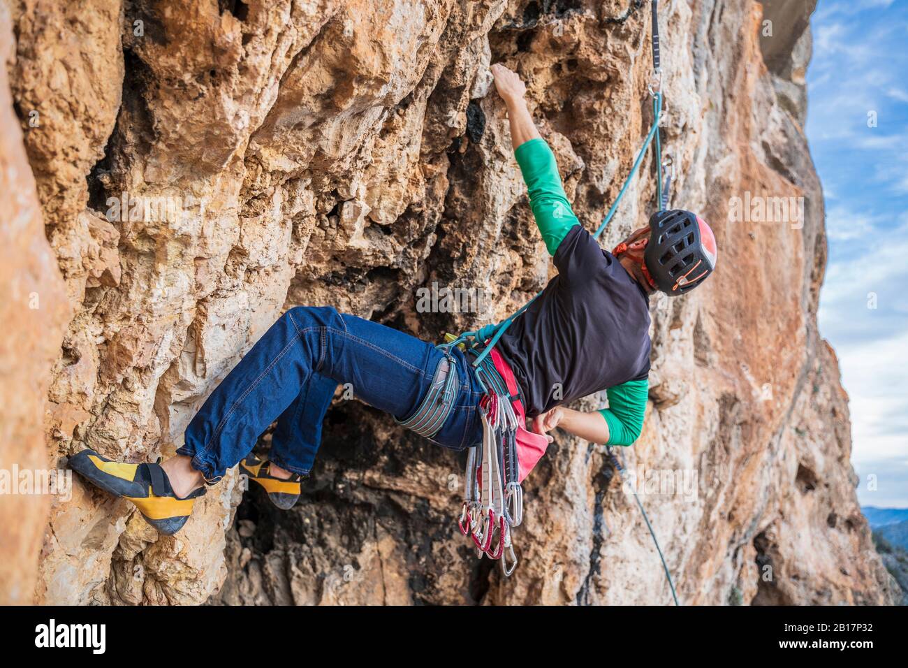 Man climbing rock face hi-res stock photography and images - Alamy