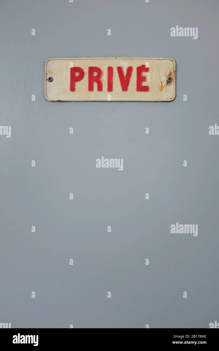 France, Brittany, Audierne, Retro private sign on gray surface Stock Photo