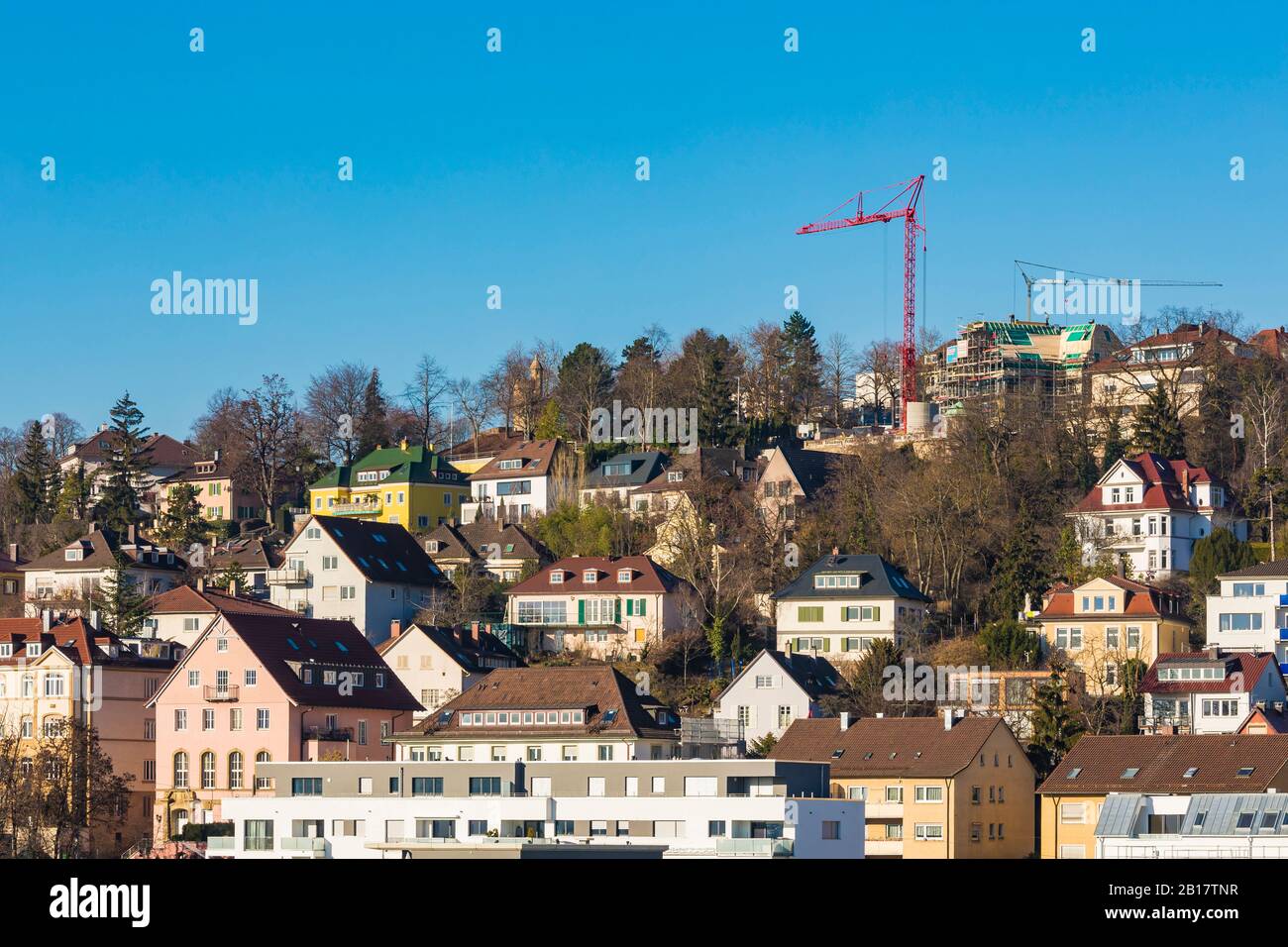 Deutschland, Baden-Württemberg, Stuttgart, Wohngebiet Stuttgart-Relenberg, Halbhöhenlage, sehr gute Wohnlage, Wohnhäuser, Mehrfamilienhaus, Villen, Ba Stock Photo