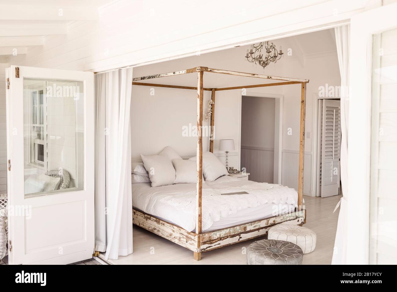Shabby chic bedroom, canopy bed Stock 