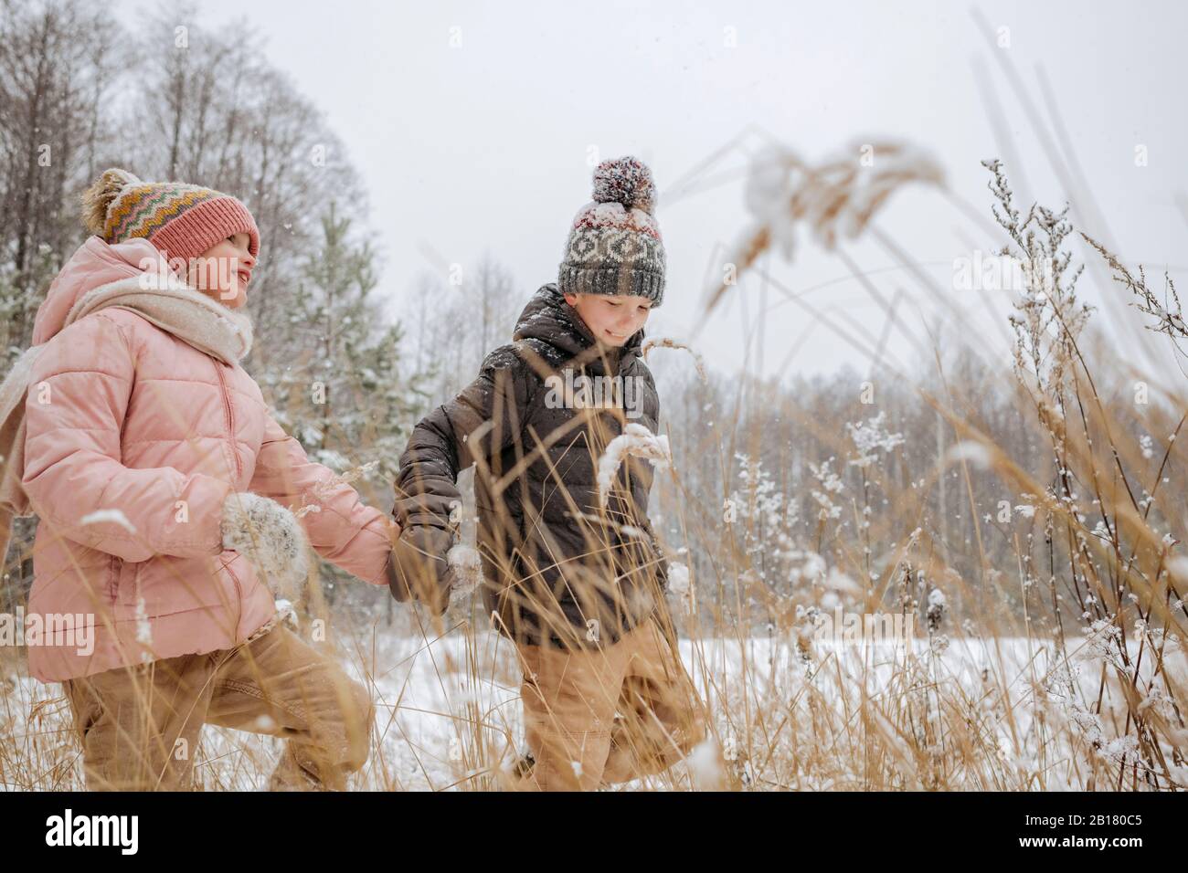 Two kids walking hand in hand hi-res stock photography and images - Alamy
