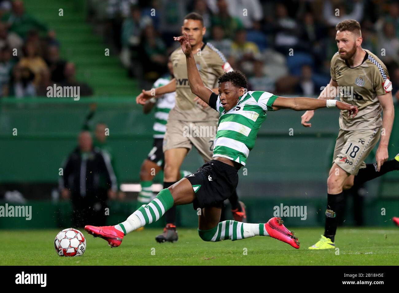 Lisbon, Portugal. 23rd Feb, 2020. Gonzalo Plata (front) of Sporting CP competes during the Primeira Liga football match between Sporting CP and Boavista FC in Lisbon, Portugal, on Feb. 23, 2020. Credit: Pedro Fiuza/Xinhua/Alamy Live News Stock Photo