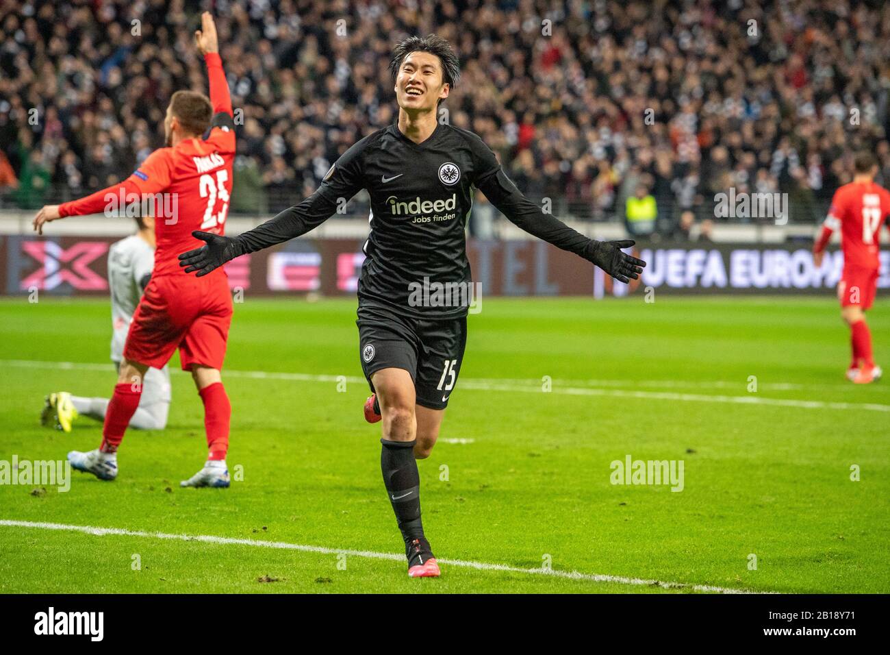 goal shooter Daichi KAMADA (F) cheers over the goal to 2 0 for