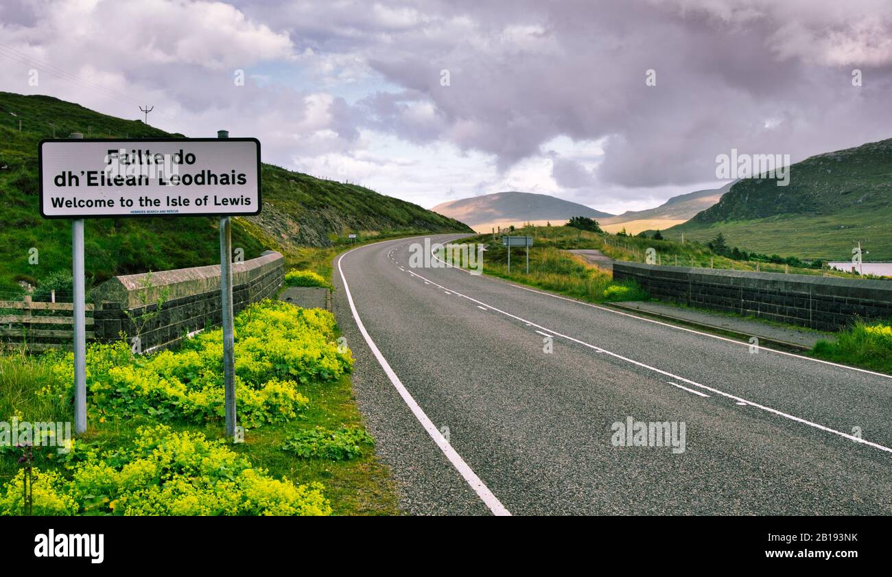 Welcome to the Isle of Lewis sign in Gaelic and English, Island of Lewis and Harris, Outer Hebrides, Scotland Stock Photo