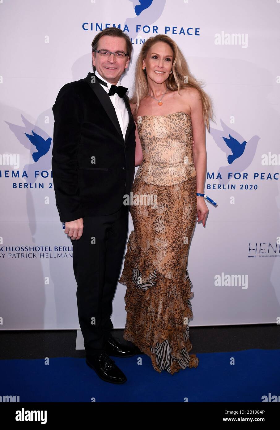 Berlin, Germany. 23rd Feb, 2020. 70th Berlinale, Cinema for Peace Gala: Journalist Claus Strunz and Daniela Oliel. The International Film Festival takes place from 20.02. to 01.03.2020. Credit: Britta Pedersen/dpa-Zentralbild/dpa/Alamy Live News Stock Photo
