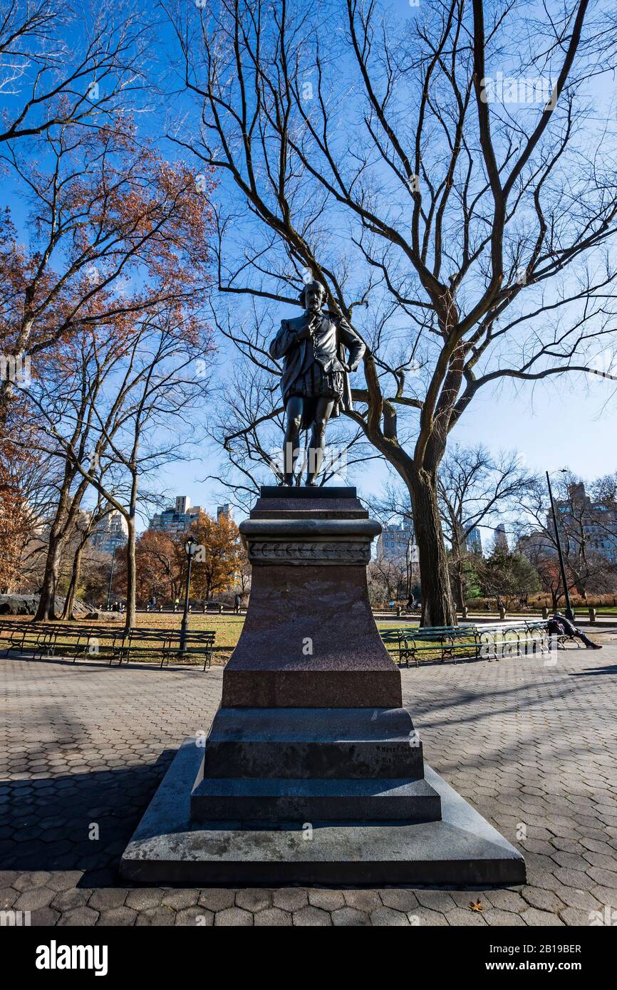 Bronze sculpture of William Shakespeare by John Quincy Adams Ward in  Central Park, Manhattan, New York City. Stock Photo