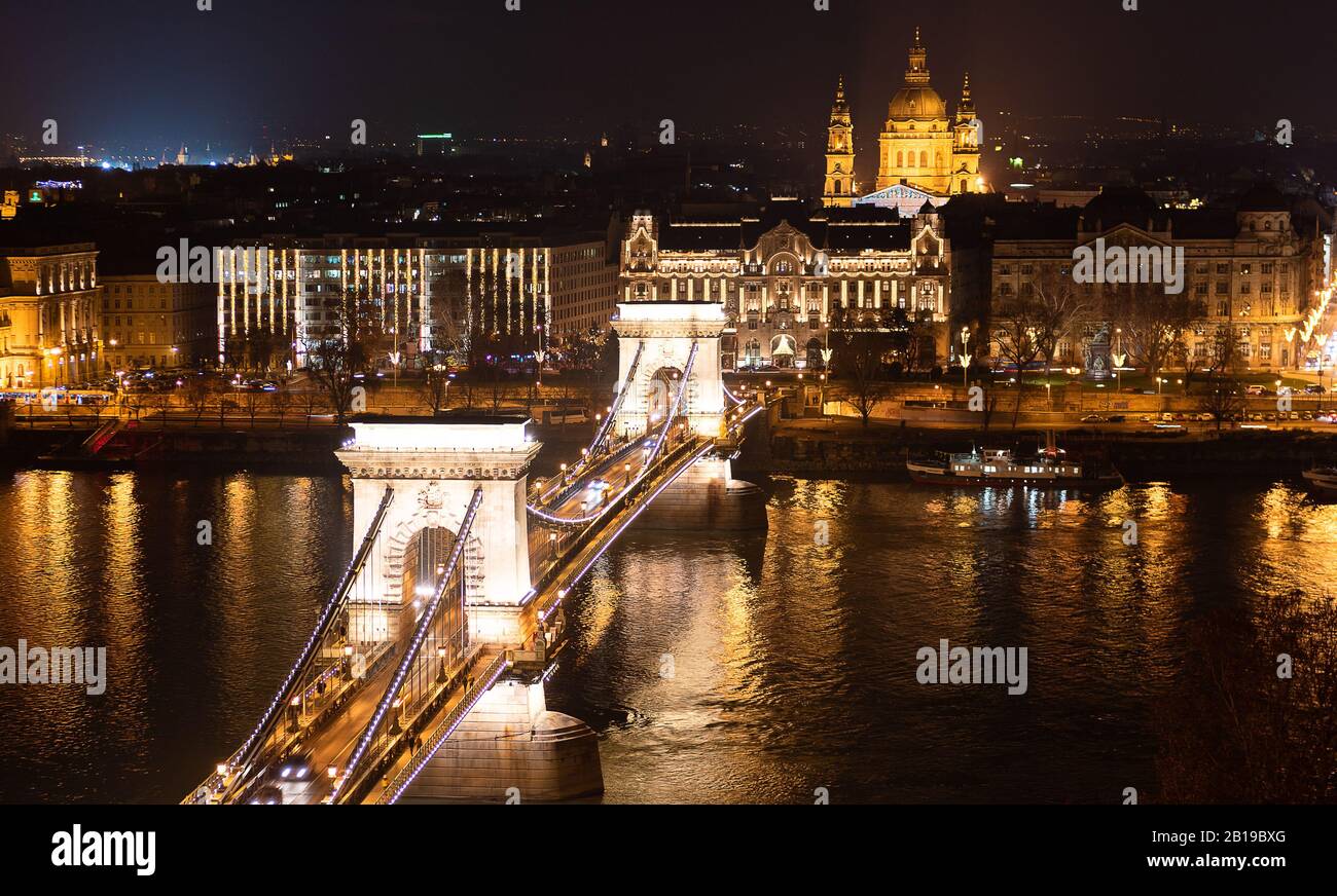 Hungarian landmarks at night, Chain Bridge in Budapest Stock Photo