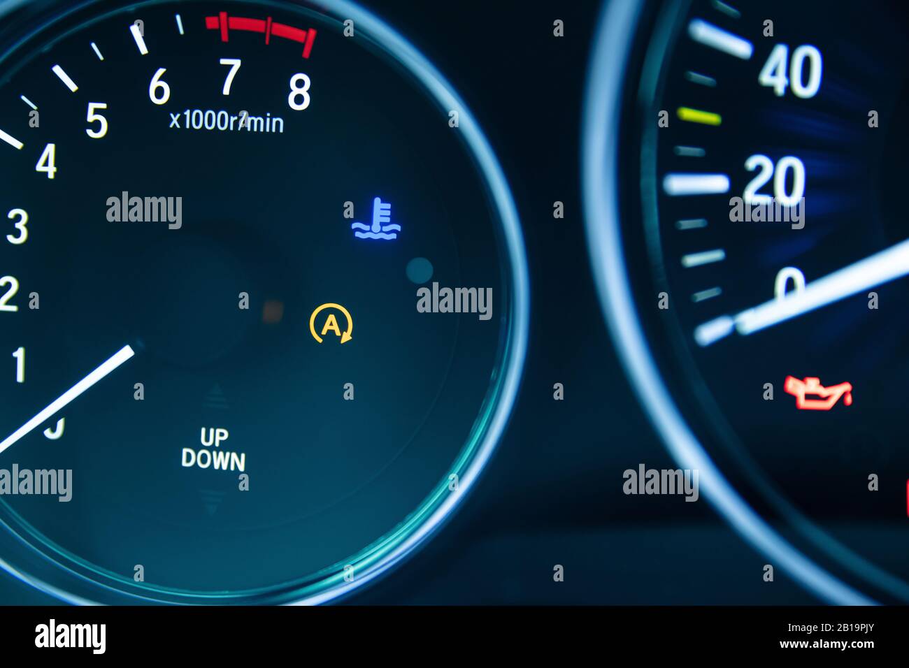 Automatic start/stop system light in dashboard Stock Photo - Alamy