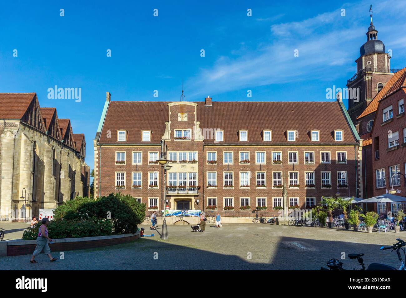 auf dem Marktplatz von Coesfeld, Nordrhein-Westfalen, Deutschland   |    market square in  Coesfeld, North Rhine-Westphalia, Germany Stock Photo