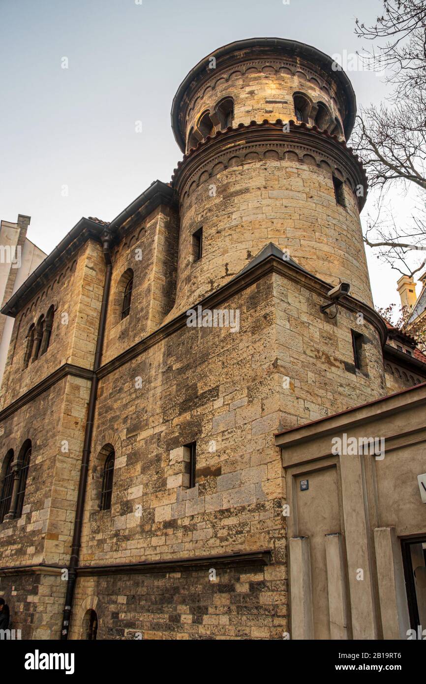 Klausen Synagogue in Prague Jewish ghetto from side Stock Photo - Alamy