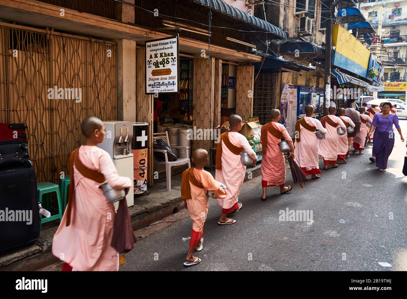 Buddhistische Nonnen, Yangon, Myanmar Stock Photo
