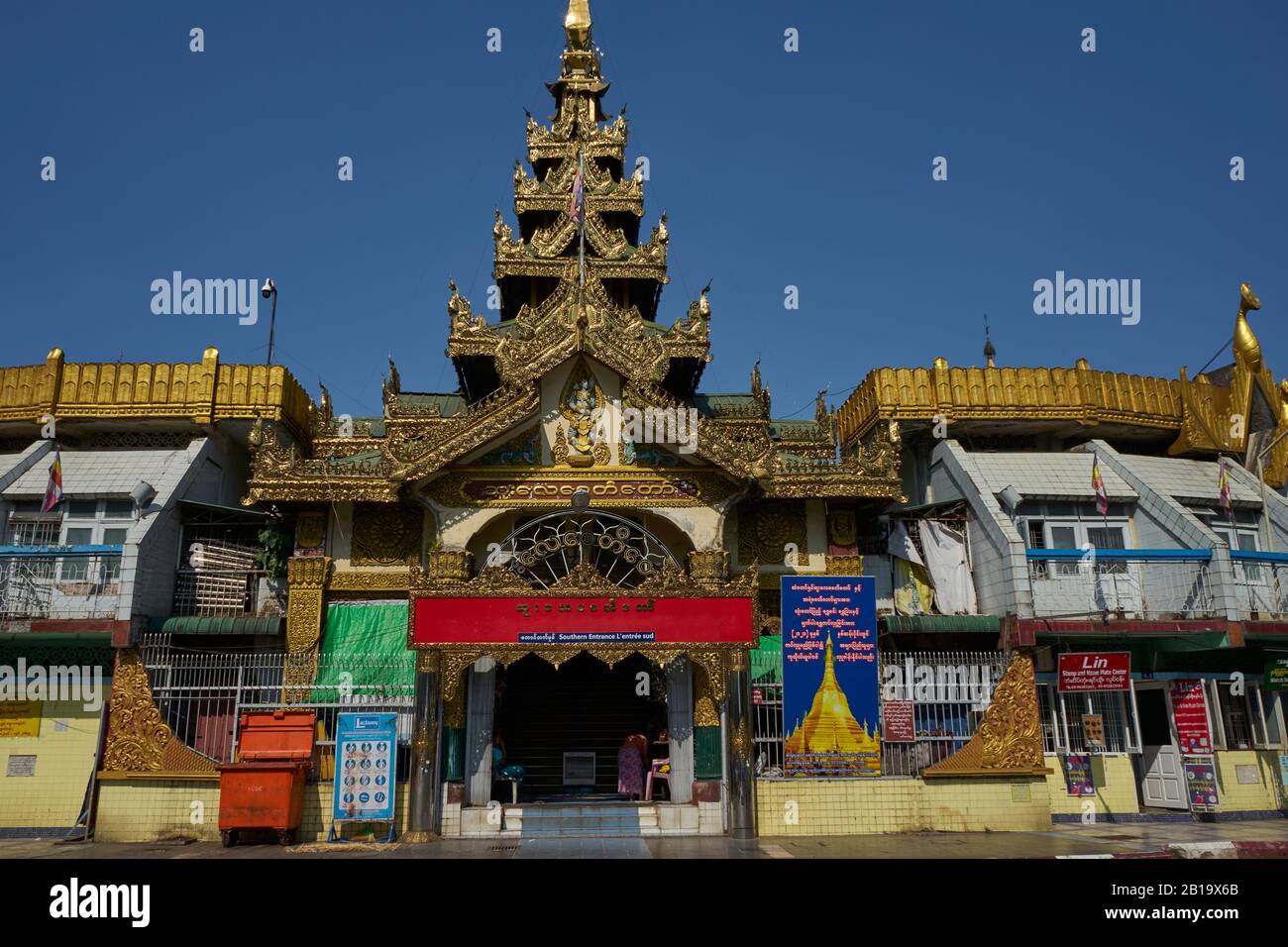 Eingang zu der Sule-Pagode, Yangon, Myanmar Stock Photo